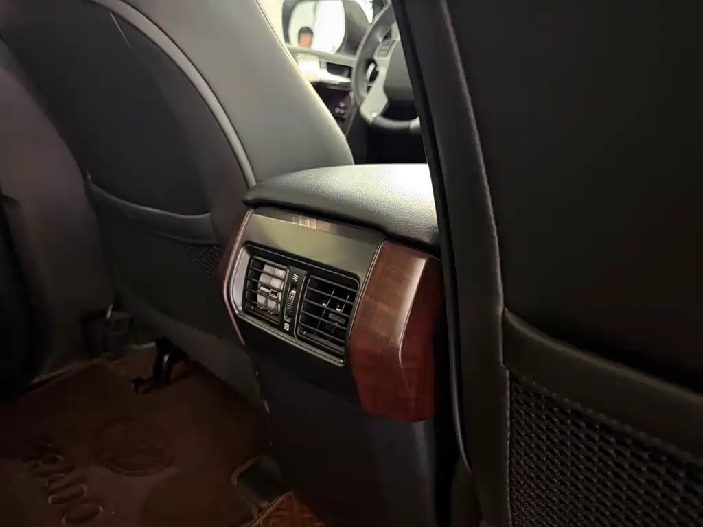 Toyota Prado — миниатюра 10