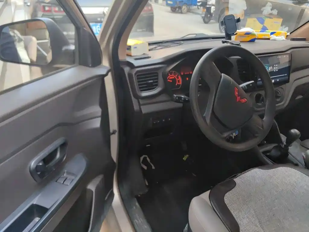 Wuling Hongguang V — миниатюра 17