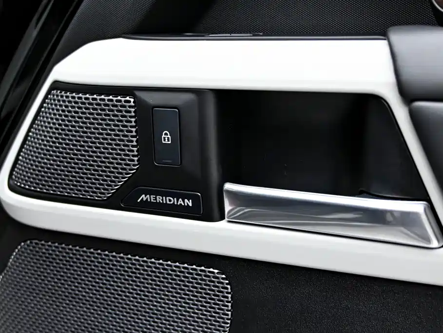 Land Rover Defender — миниатюра 27