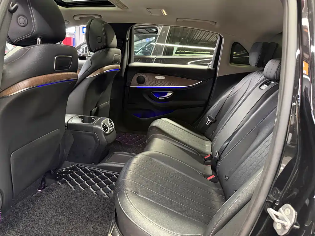 Mercedes-Benz E-Class — миниатюра 13