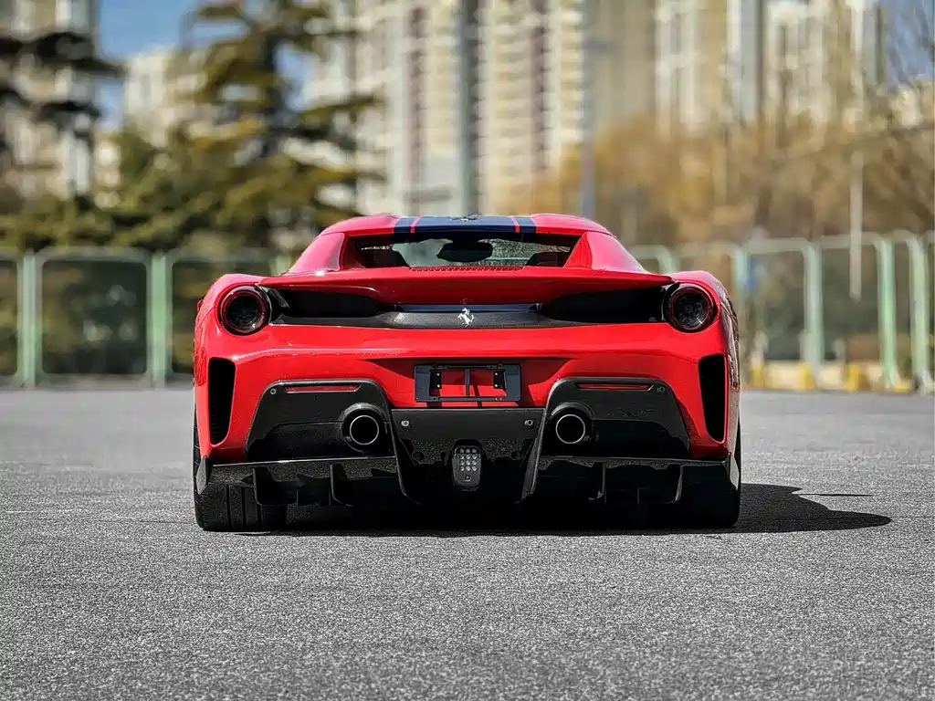 FERRARI 488