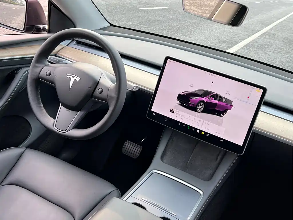 TESLA MODEL Y