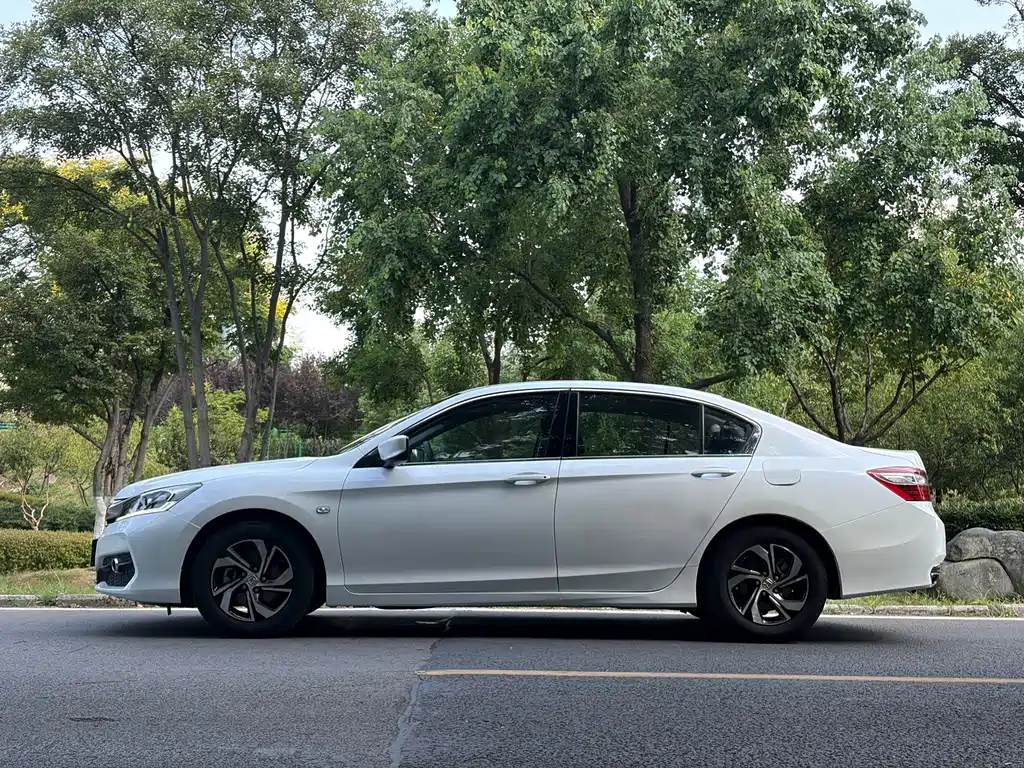 Honda Accord — миниатюра 9