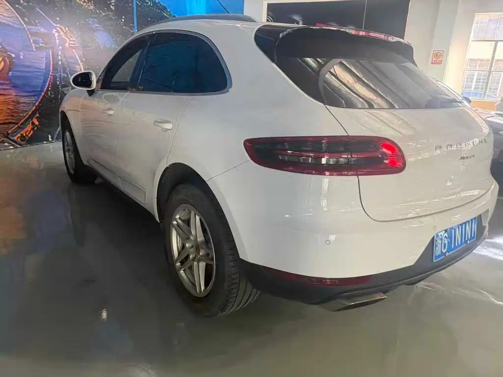 Porsche Macan — миниатюра 3