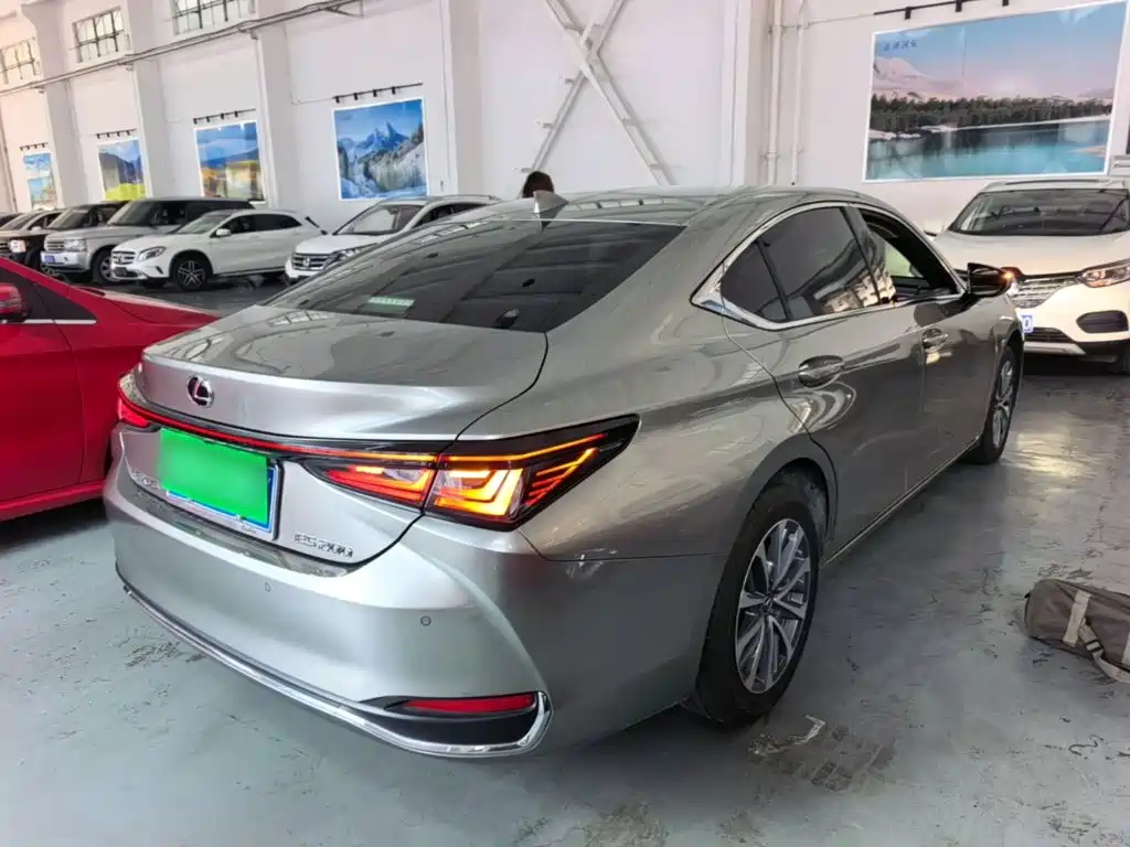 Lexus ES — миниатюра 7