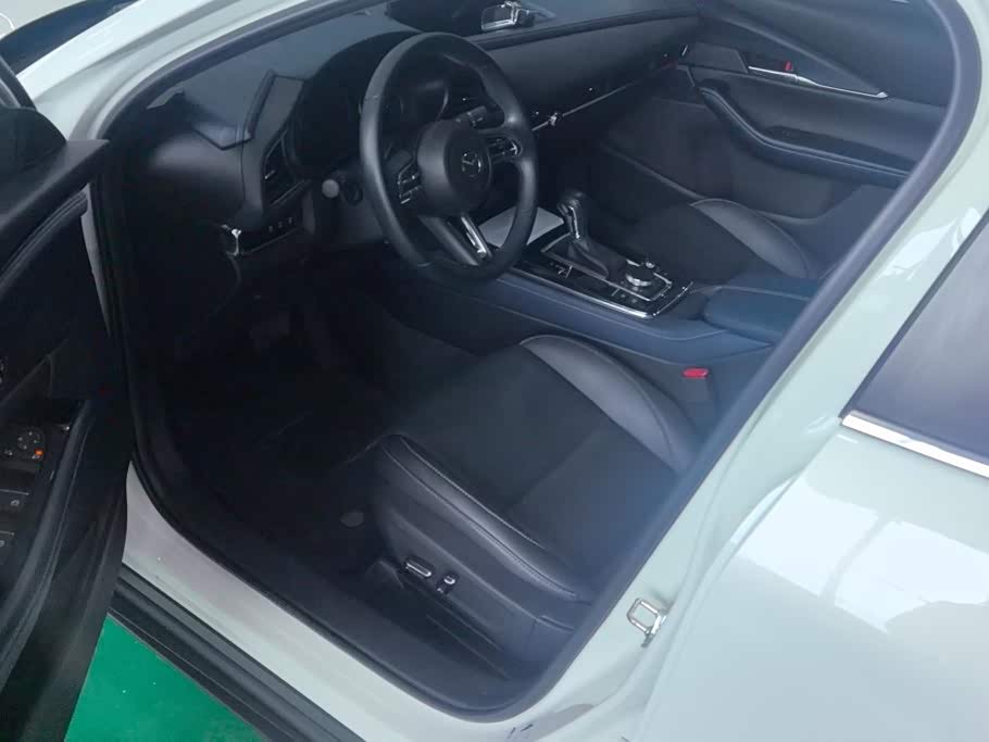 Mazda CX-30 2.0 л 2022 г. Белый, пробег 45500 км
