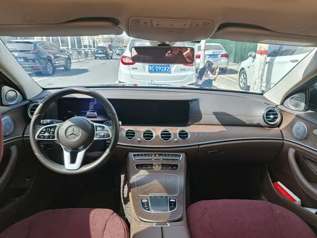 MERCEDES-BENZ E CLASS