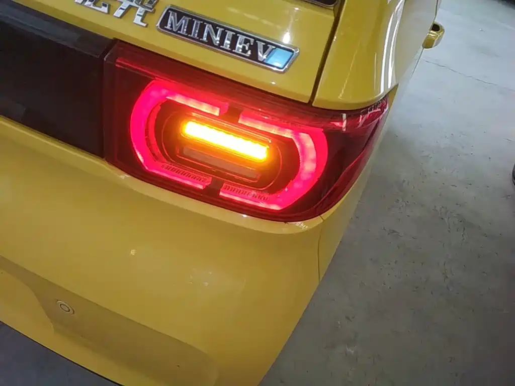 Wuling MINIEV — миниатюра 8