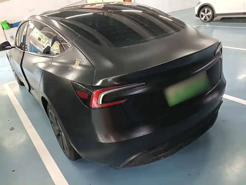 Tesla Model 3 — миниатюра 5