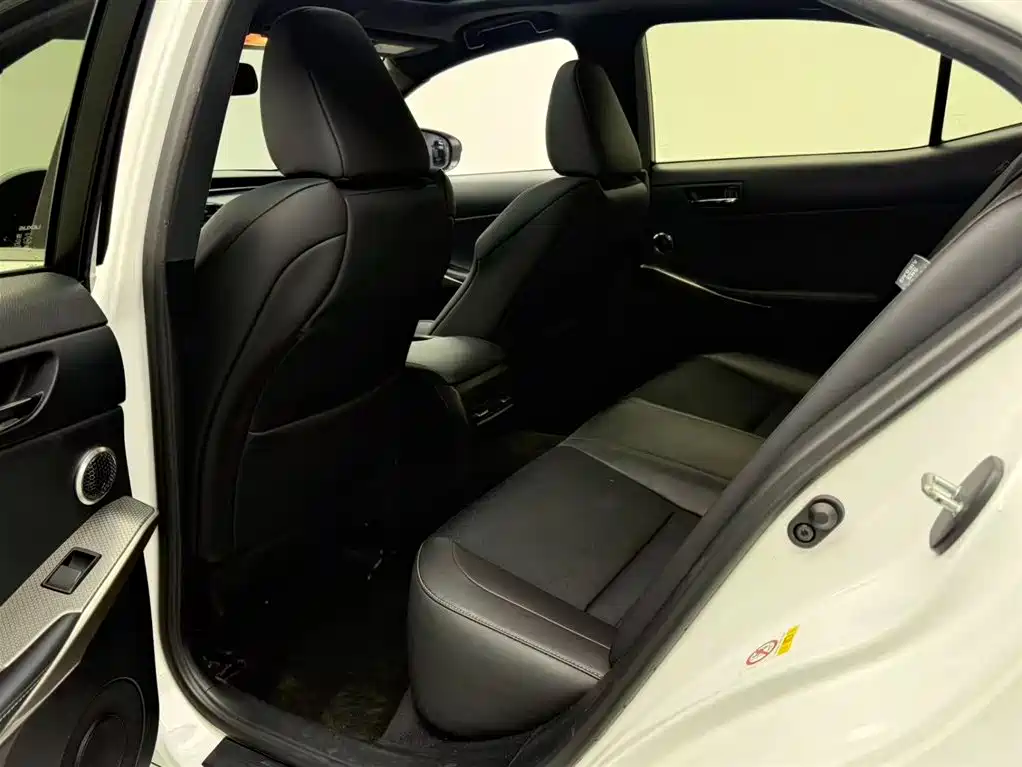 Lexus IS 2015 200t F SPORT