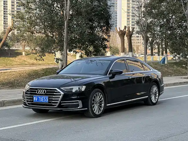 AUDI A8