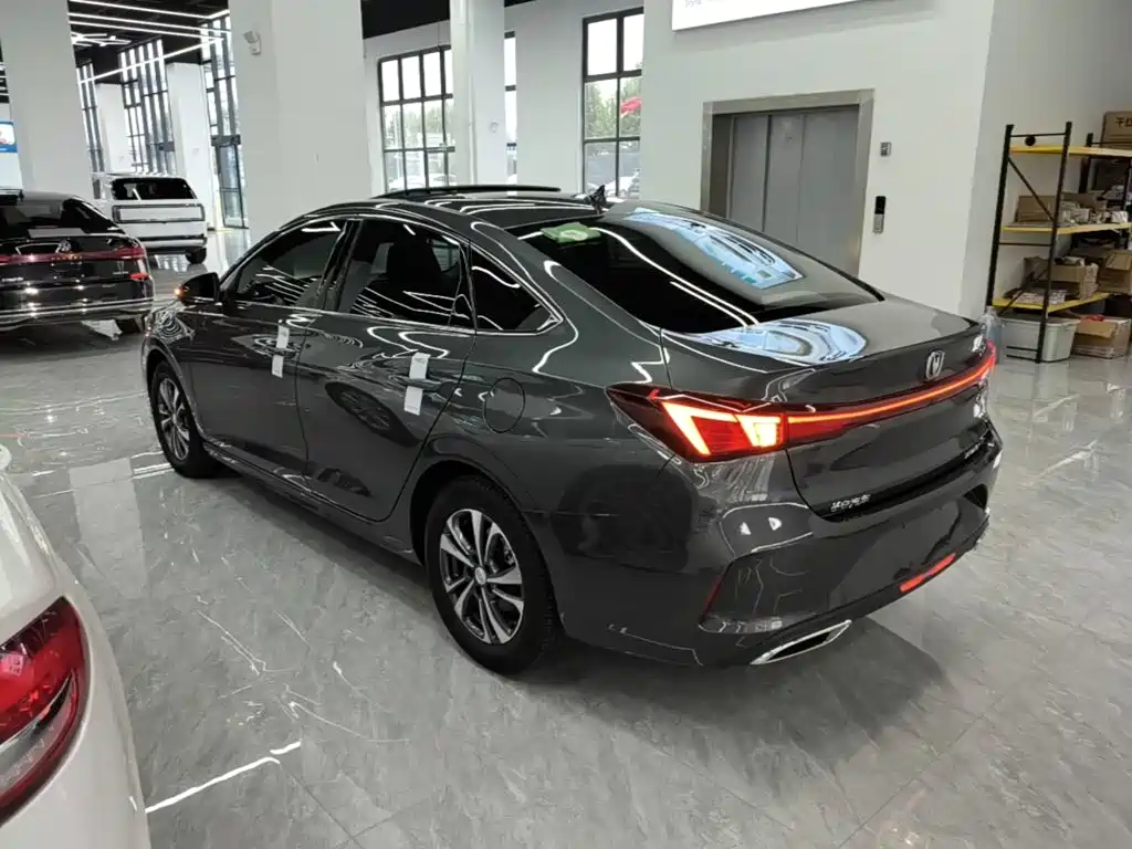 Changan Eado — миниатюра 4