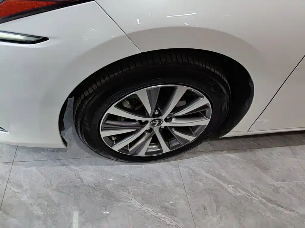 Lexus ES — миниатюра 23