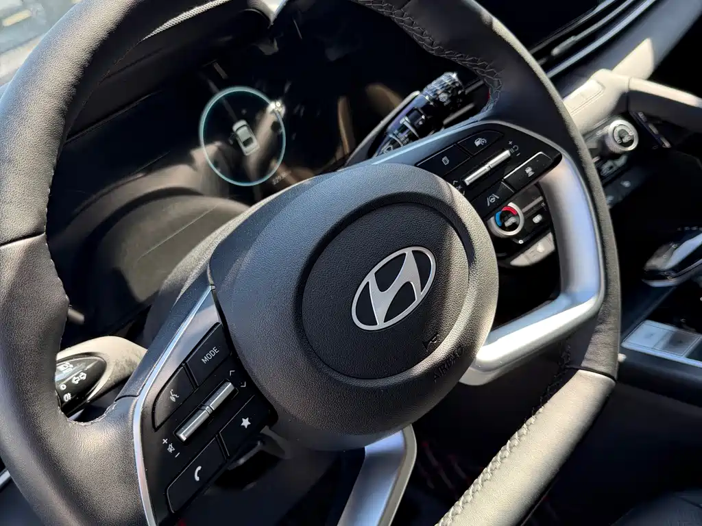 Hyundai Elantra — миниатюра 10