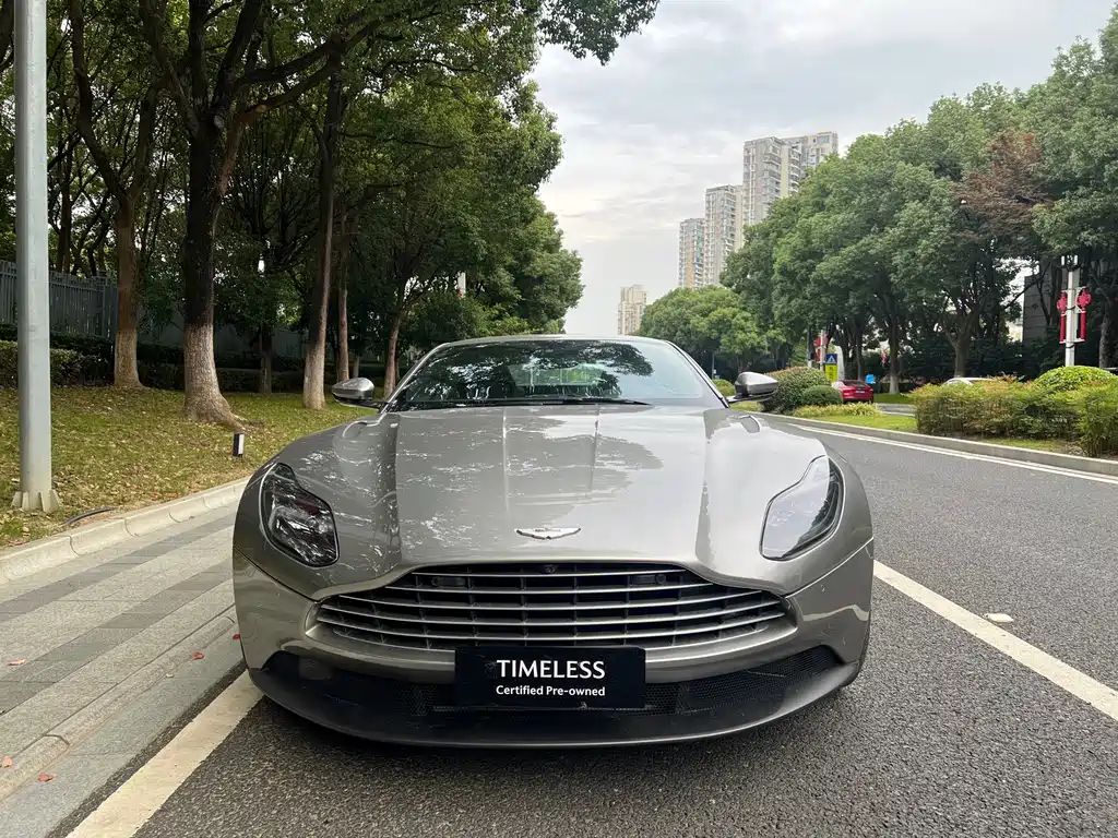 Aston Martin DB11 — миниатюра 2