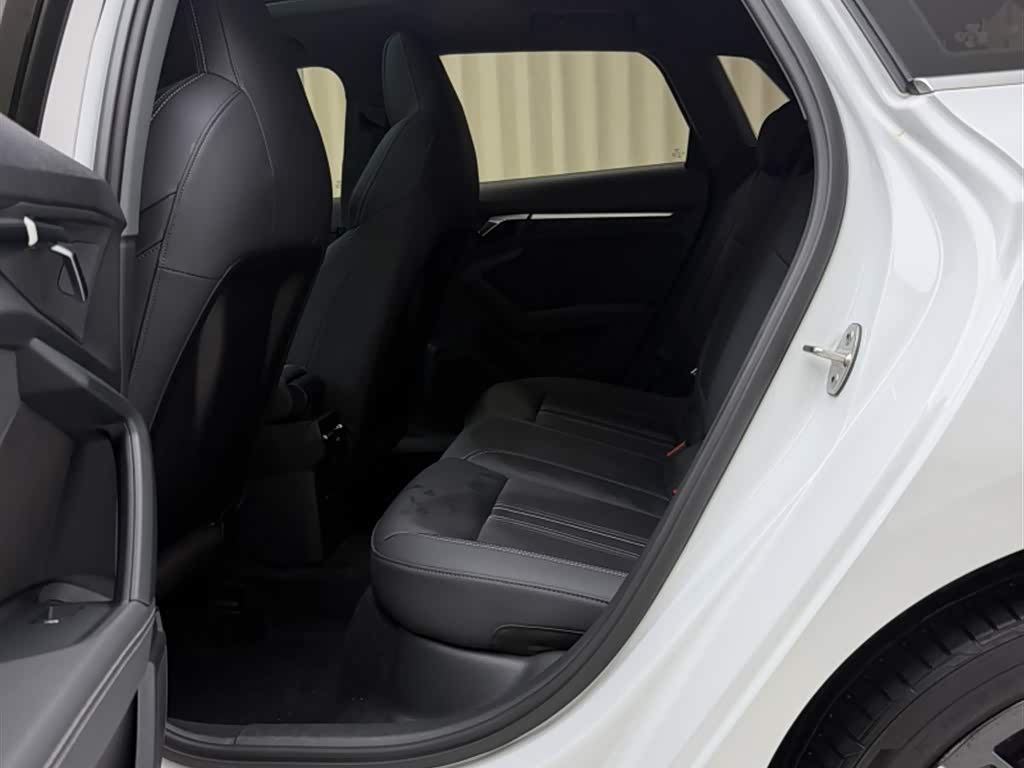 Audi A3 1.4 л 2022 г. Белый, пробег 23700 км