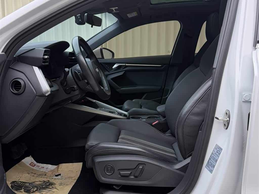 Audi A3 1.4 л 2022 г. Белый, пробег 23700 км