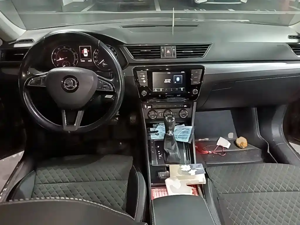 Skoda Superb — миниатюра 10