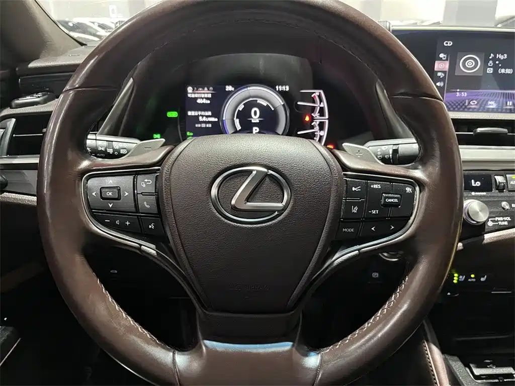 Lexus ES — миниатюра 11