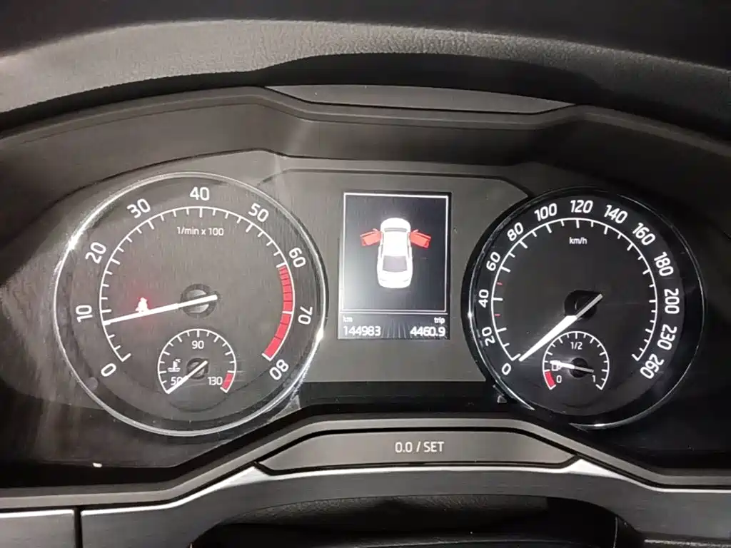 Skoda Superb — миниатюра 12