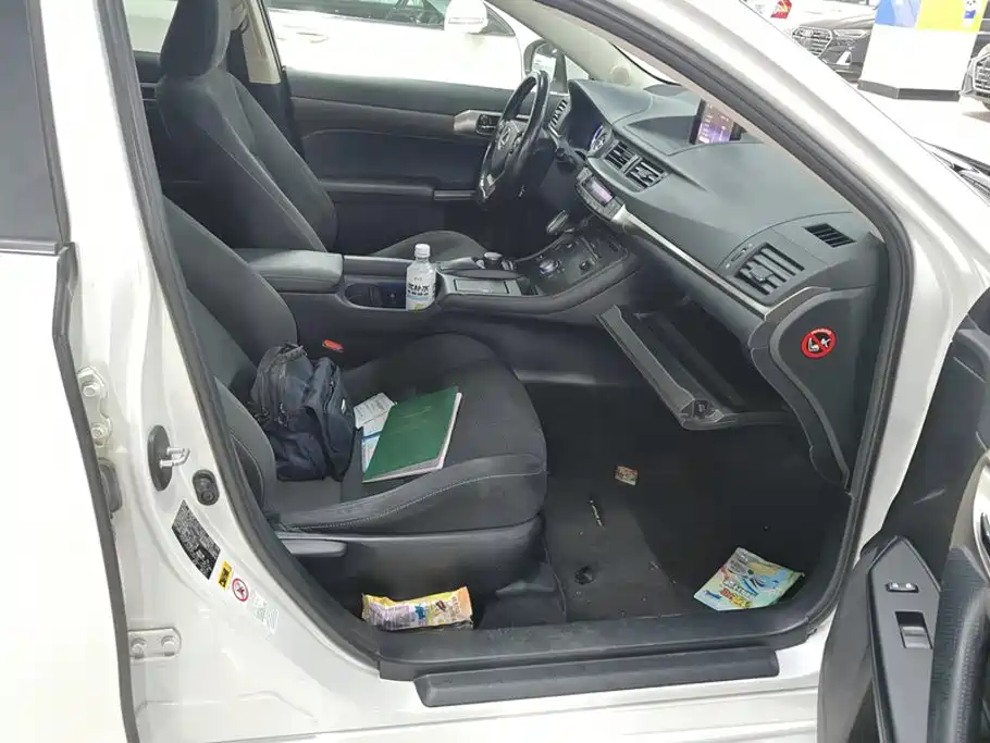Lexus CT — миниатюра 8