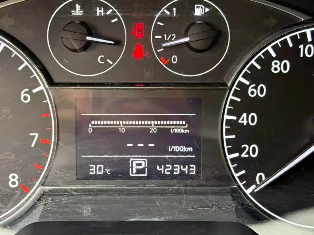 Nissan Tiida — миниатюра 6