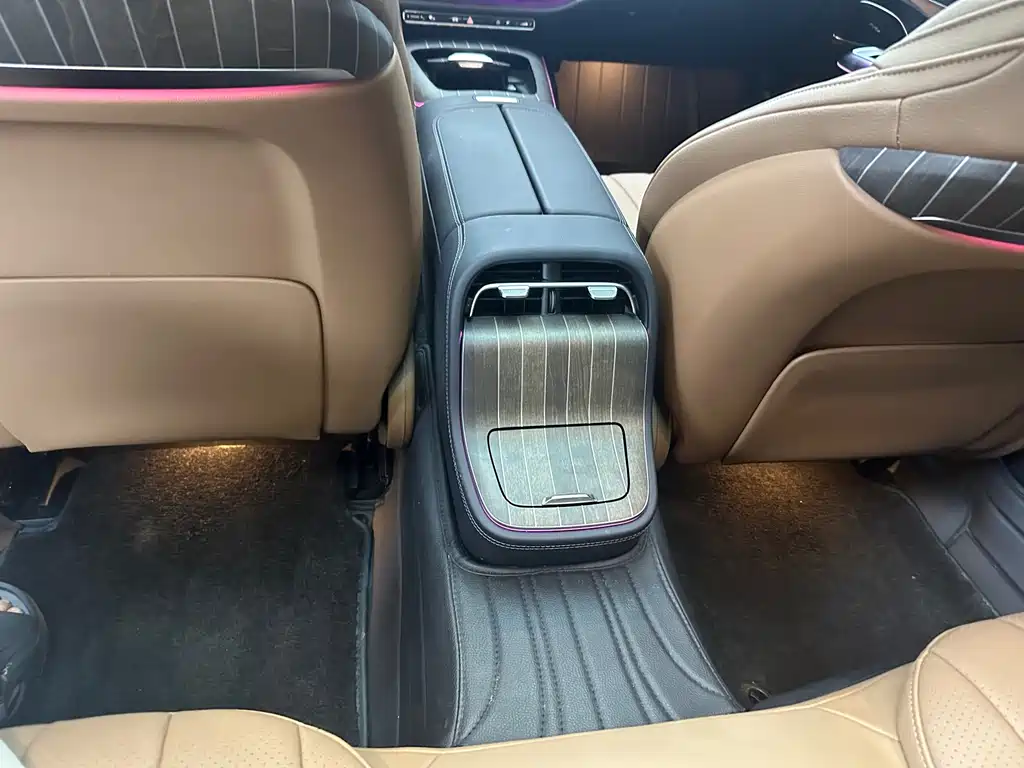 Mercedes-Benz E-Class — миниатюра 11