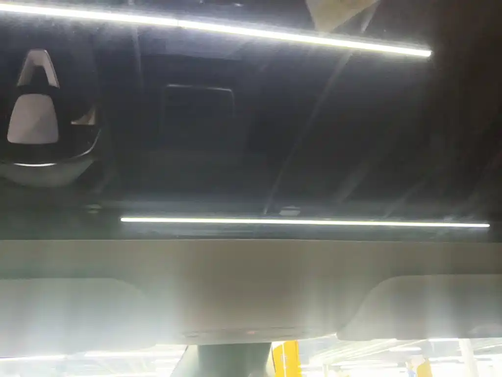 Tesla Model Y — миниатюра 18