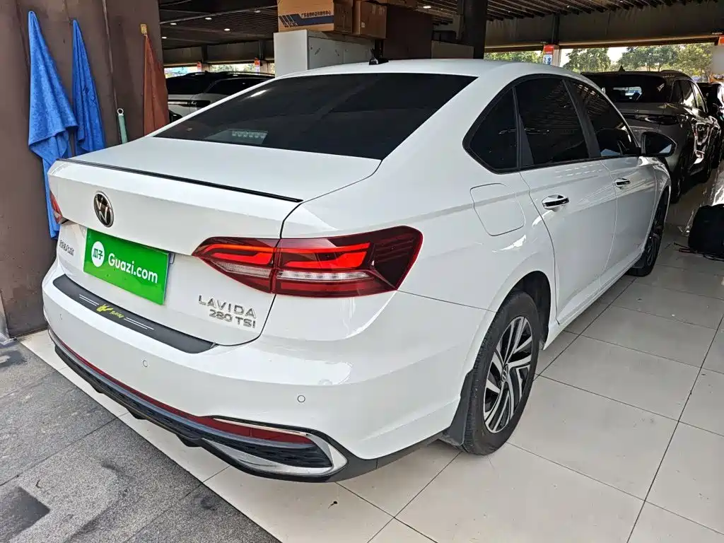 Volkswagen Lavida — миниатюра 5