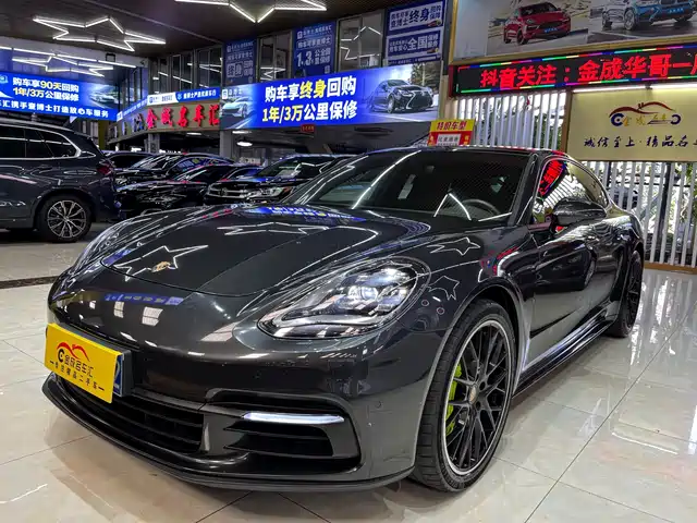 PORSCHE PANAMERA