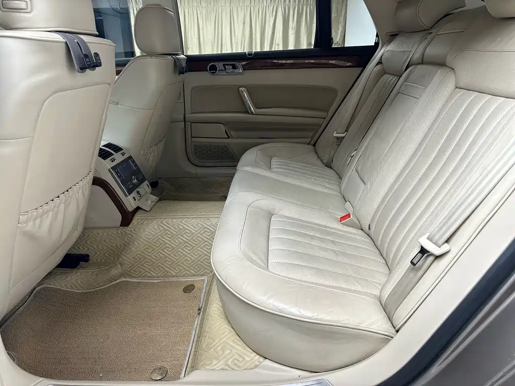Volkswagen Phaeton — миниатюра 8