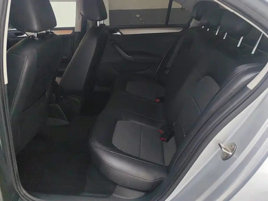Volkswagen Santana — миниатюра 11