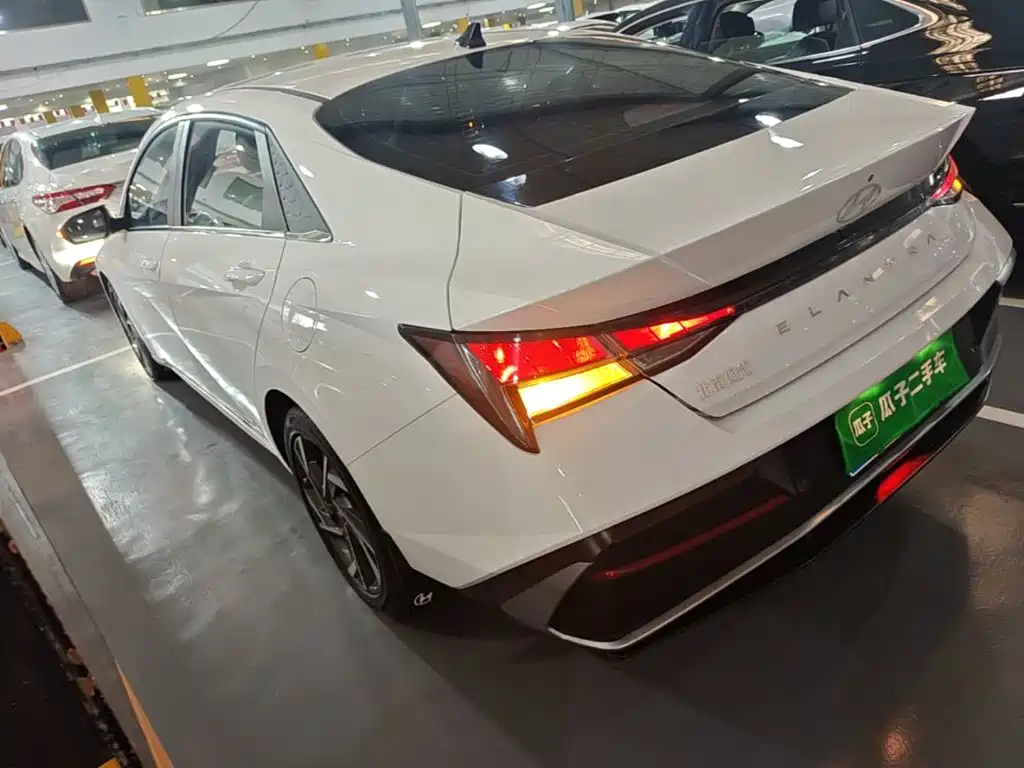 Hyundai Elantra — миниатюра 5