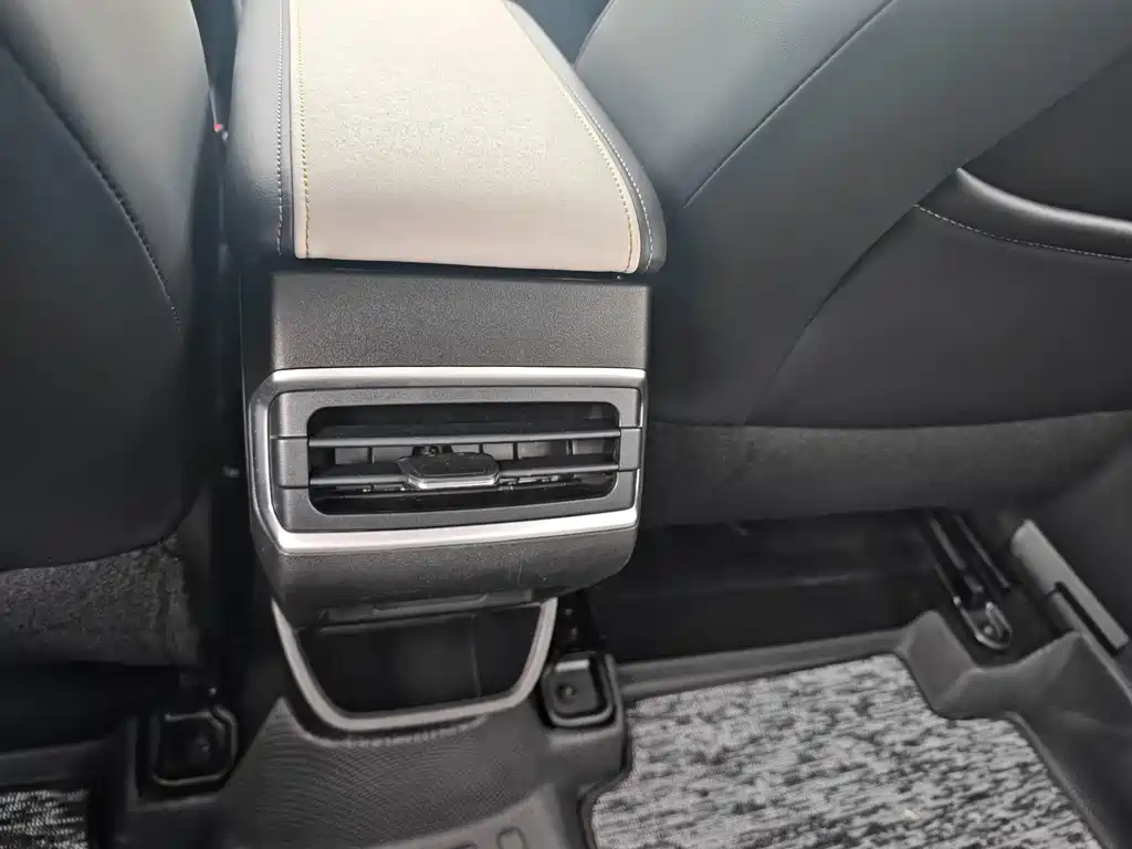 Geely Emgrand L — миниатюра 10