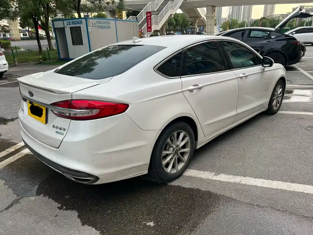 Ford Mondeo — миниатюра 7
