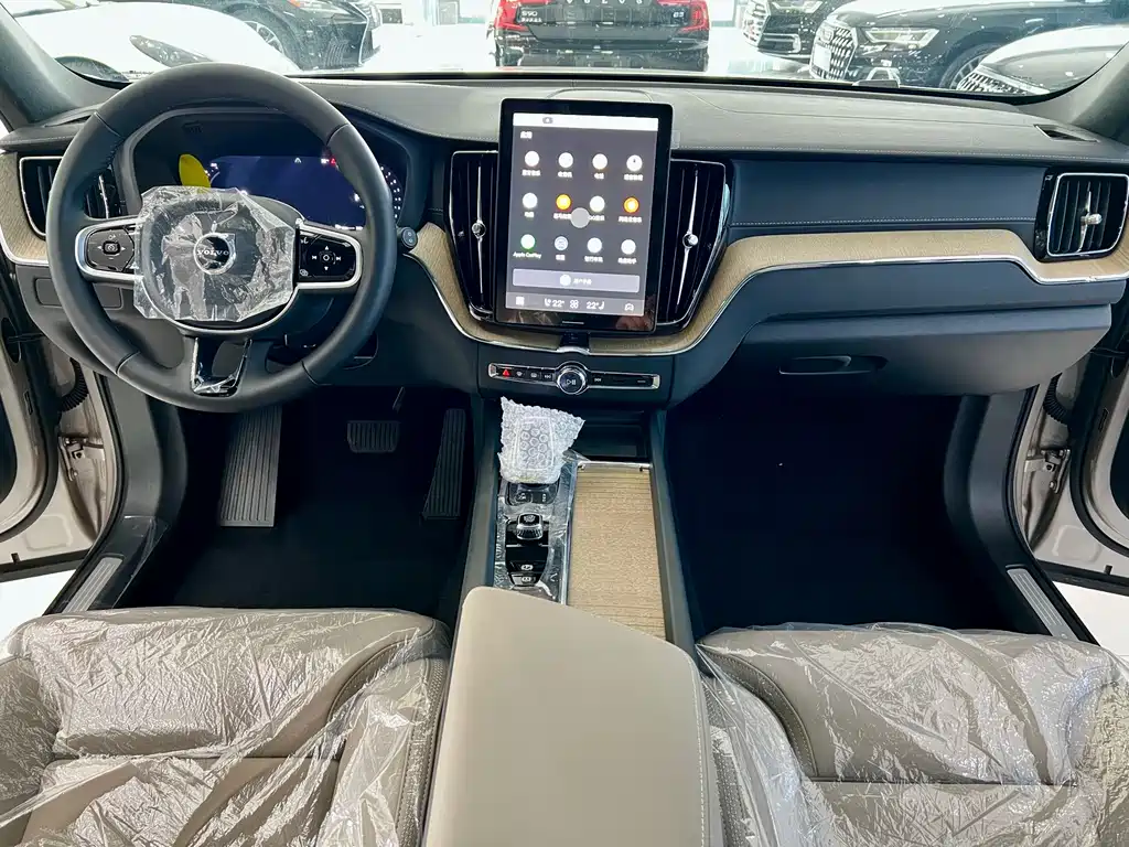 Volvo XC60 2026 B5 Luxury