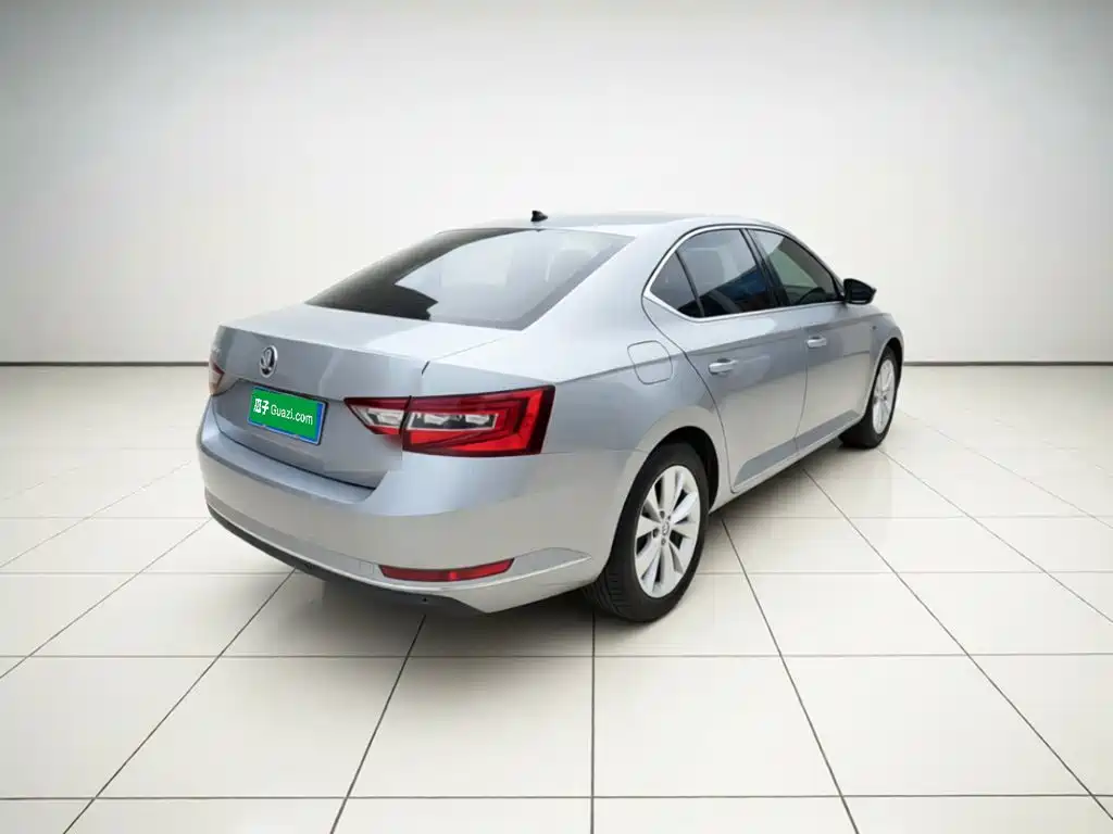 Skoda Superb — миниатюра 6