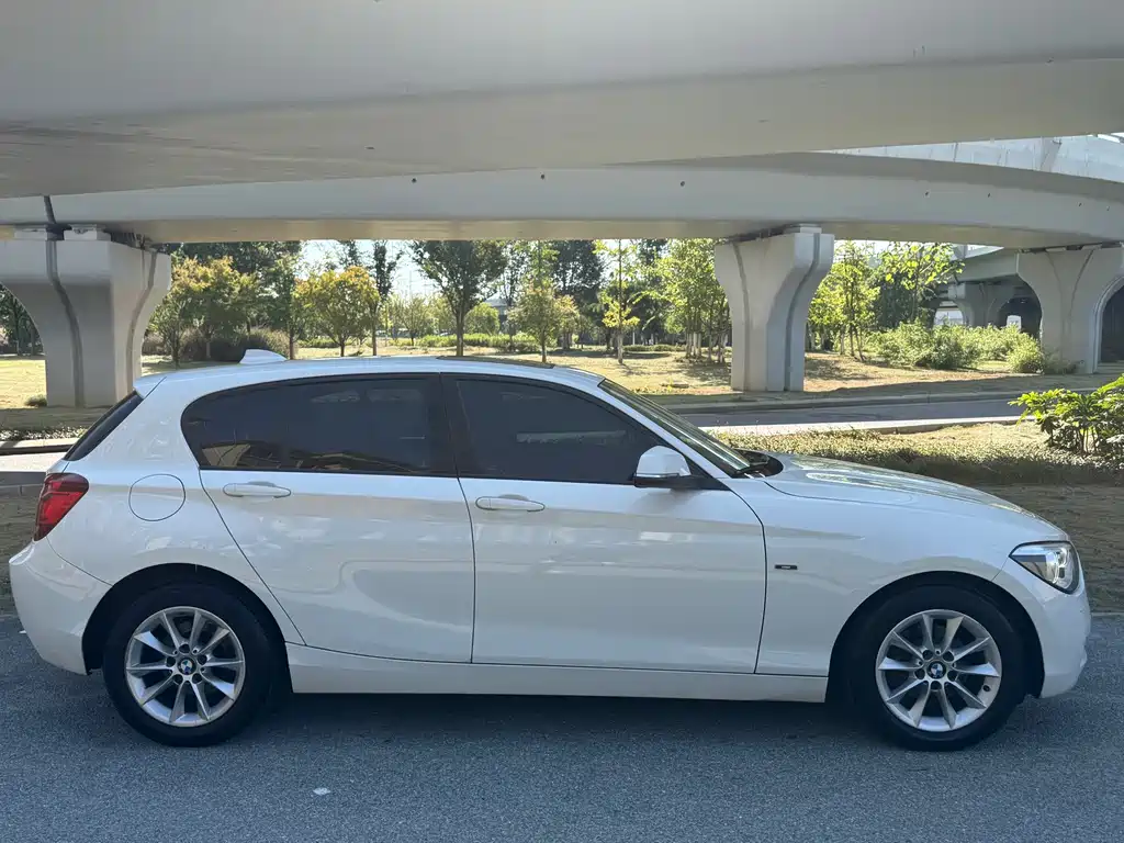 BMW 1 Series (Import) — миниатюра 4