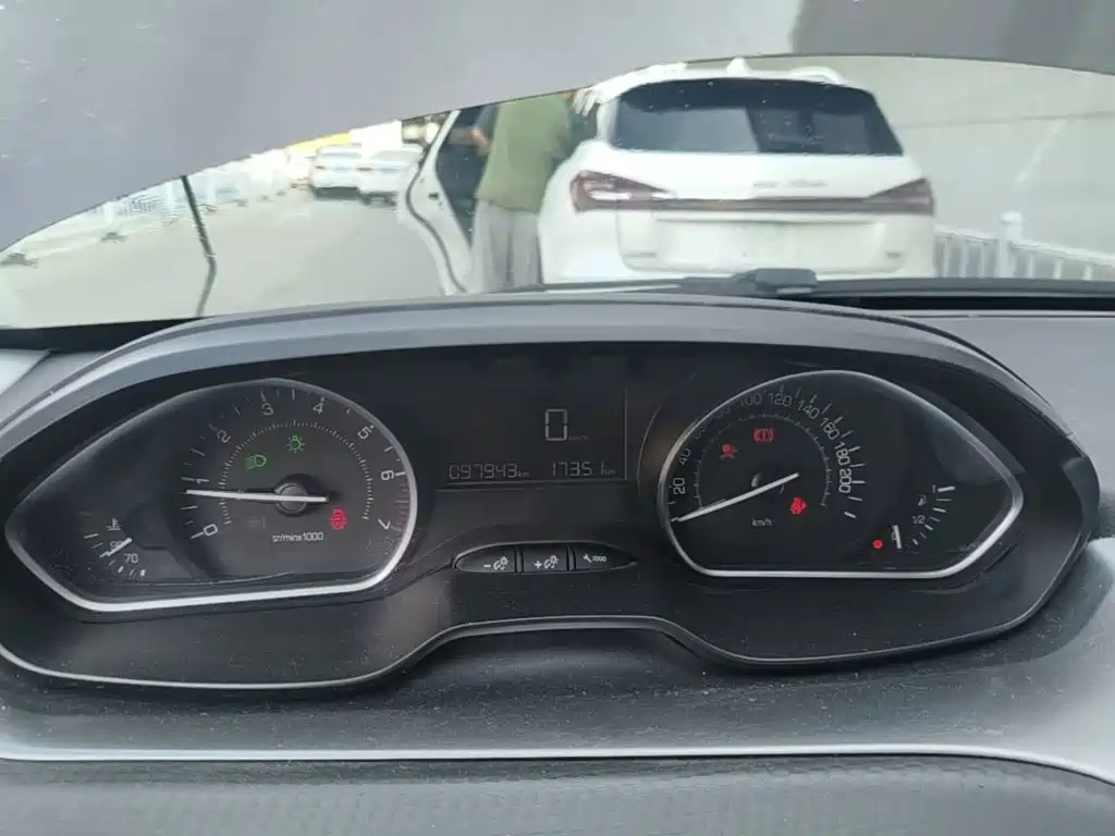 Peugeot 2008 — миниатюра 12
