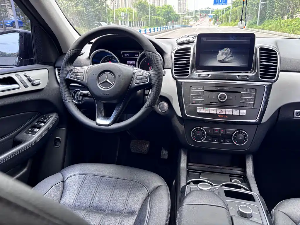 Mercedes-Benz GLE (Import) — миниатюра 11