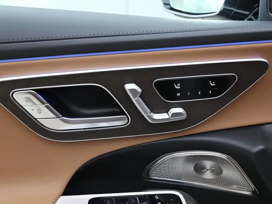 Mercedes-Benz E-Class — миниатюра 12