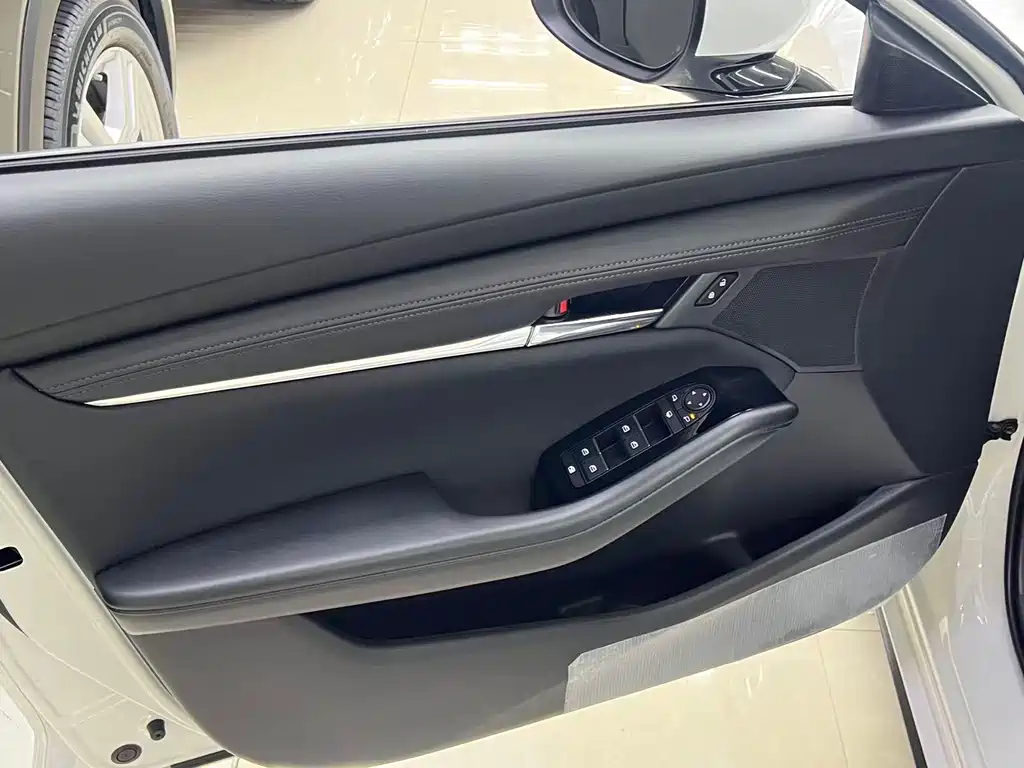 Mazda 3 Axela — миниатюра 15