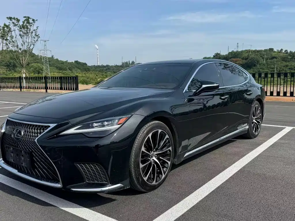 Lexus LS 2022