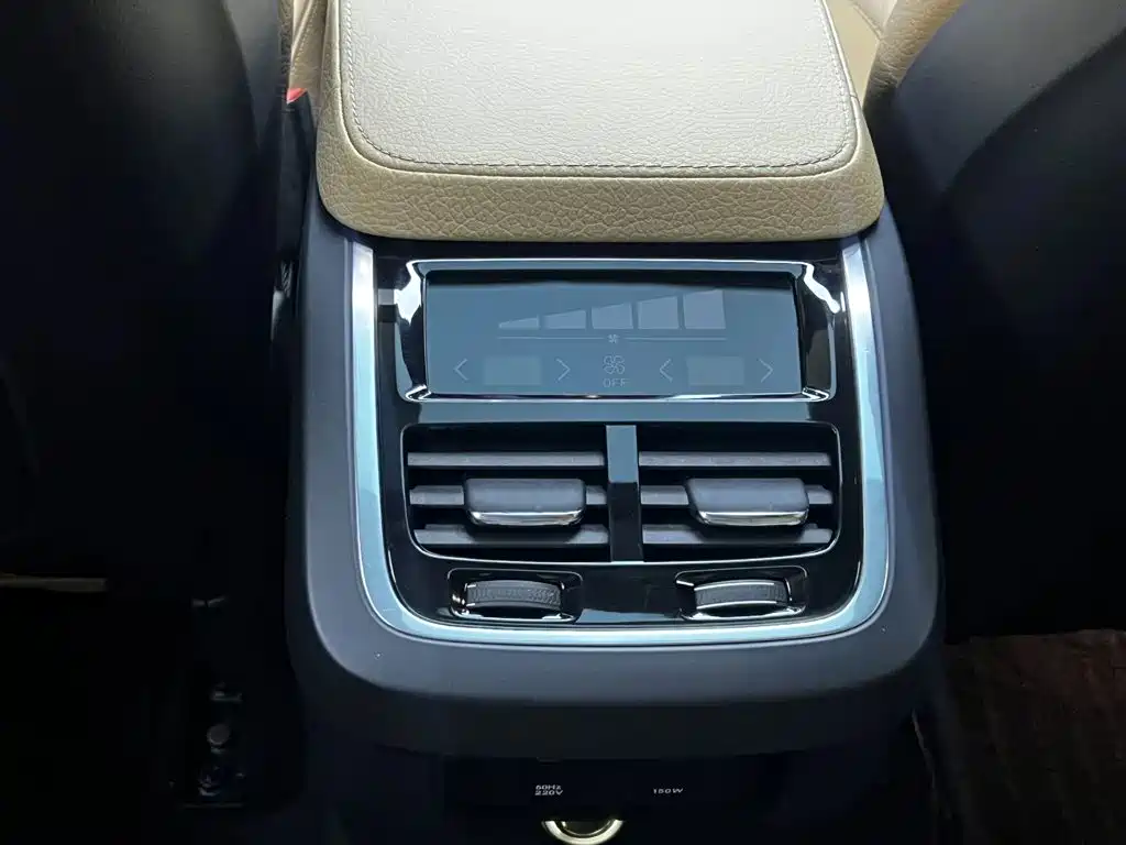 Volvo XC90 — миниатюра 7