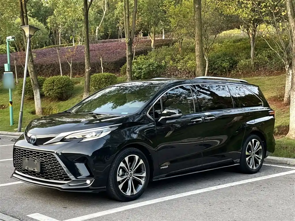 Toyota Granvia 2023