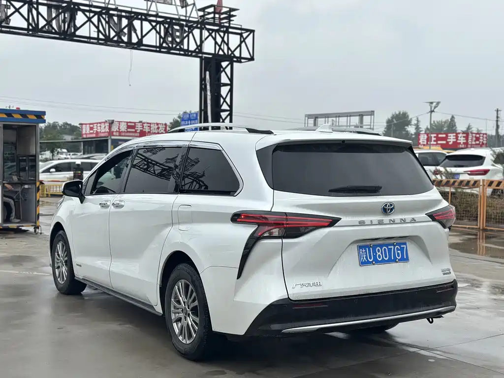 Toyota Sienna — миниатюра 11