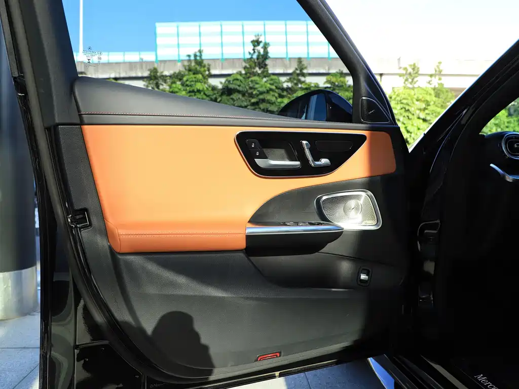 Mercedes-Benz C-Class — миниатюра 10
