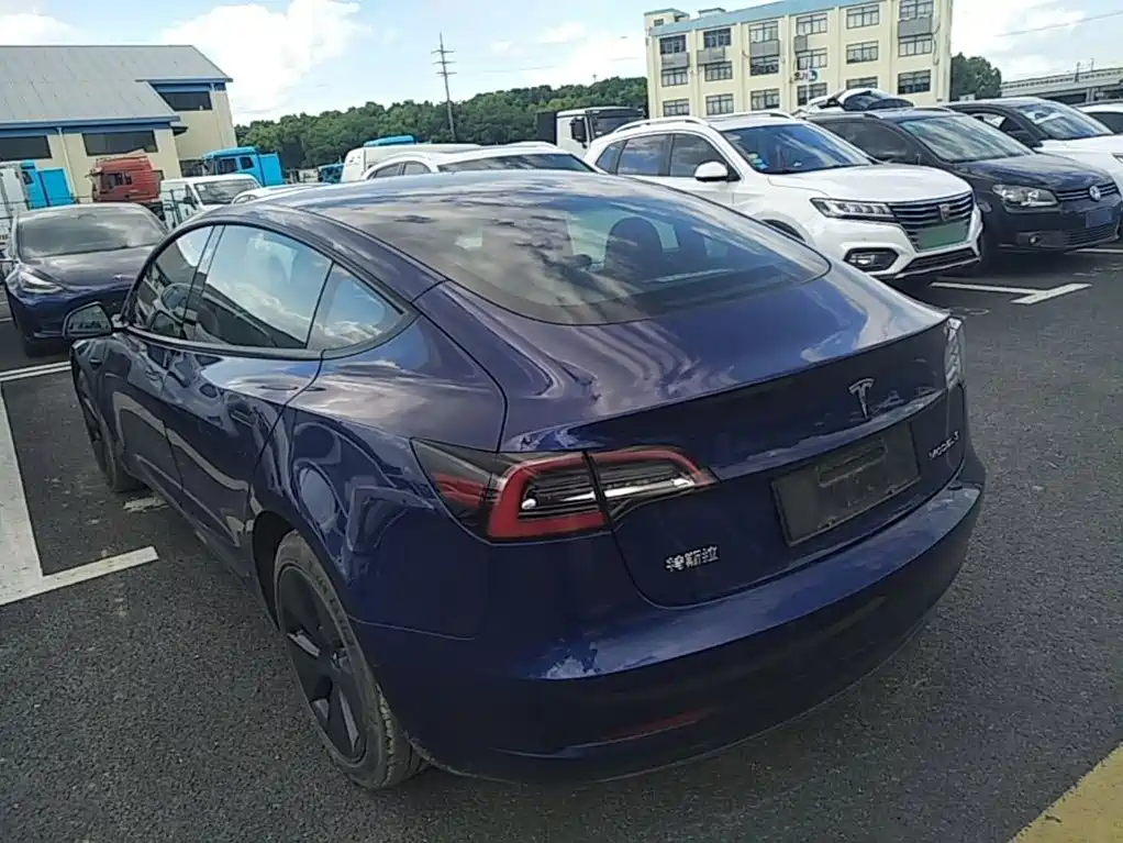 Tesla Model 3 — миниатюра 5