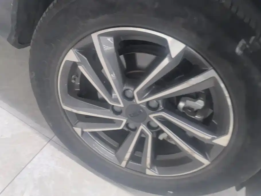 Geely Binyue — миниатюра 6