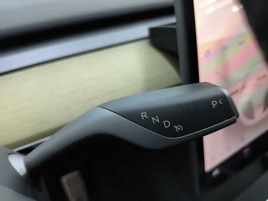 Tesla Model Y — миниатюра 14